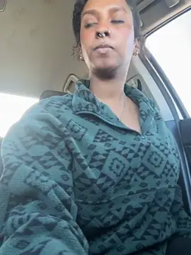 Snapshot of Your_Paris chatting on March 22, 2025, 7:09 pm Your Paris online show from March 22, 2025, 7:09 pm