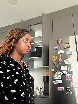 Snapshot of Your_Paris chatting on September 18, 2025, 3:14 pm Your Paris online show from September 18, 2025, 3:14 pm