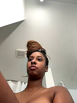 Snapshot of Your_Paris chatting on September 24, 2025, 3:37 pm Your Paris online show from September 24, 2025, 3:37 pm