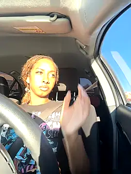 Snapshot of Your_Paris chatting on October 9, 2025, 3:43 pm Your Paris online show from October 9, 2025, 3:43 pm