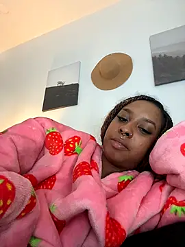 Snapshot of Your_Paris chatting on October 10, 2025, 7:13 pm Your Paris online show from October 10, 2025, 7:13 pm