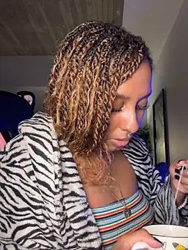 Snapshot of Your_Paris chatting on October 20, 2025, 2:34 am Your Paris online show from October 20, 2025, 2:34 am