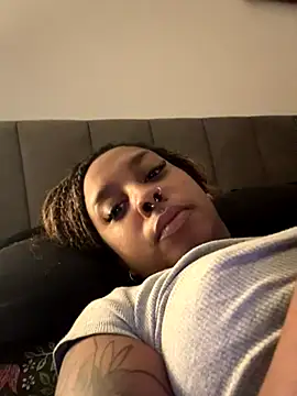 Snapshot of Your_Paris chatting on October 21, 2025, 12:39 pm Your Paris online show from October 21, 2025, 12:39 pm