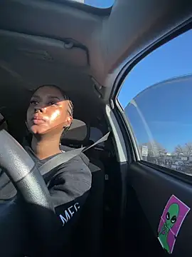 Snapshot of Your_Paris chatting on October 28, 2025, 8:44 pm Your Paris online show from October 28, 2025, 8:44 pm