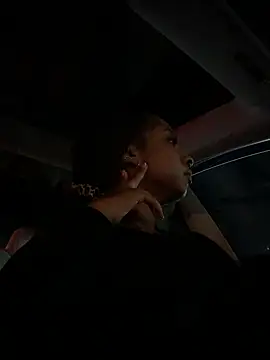 Snapshot of Your_Paris chatting on November 4, 2025, 11:59 pm Your Paris online show from November 4, 2025, 11:59 pm