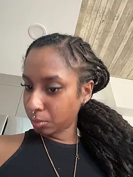 Snapshot of Your_Paris chatting on November 14, 2025, 9:02 pm Your Paris online show from November 14, 2025, 9:02 pm