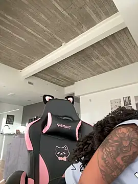 Snapshot of Your_Paris chatting on November 22, 2025, 4:28 pm Your Paris online show from November 22, 2025, 4:28 pm