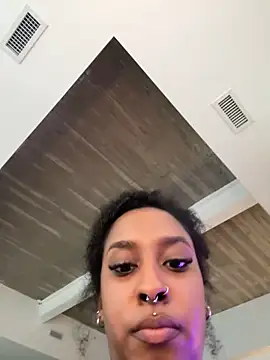 Snapshot of Your_Paris chatting on December 22, 2025, 5:43 pm Your Paris online show from December 22, 2025, 5:43 pm