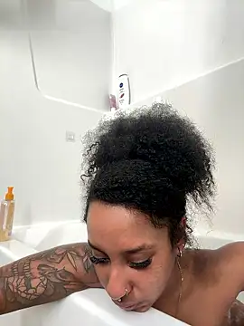 Snapshot of Your_Paris chatting on January 9, 2026, 7:11 am Your Paris online show from January 9, 2026, 7:11 am