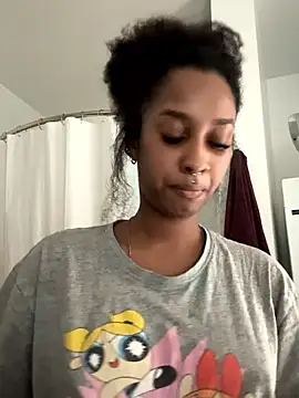 Snapshot of Your_Paris chatting on January 14, 2026, 5:29 pm Your Paris online show from January 14, 2026, 5:29 pm