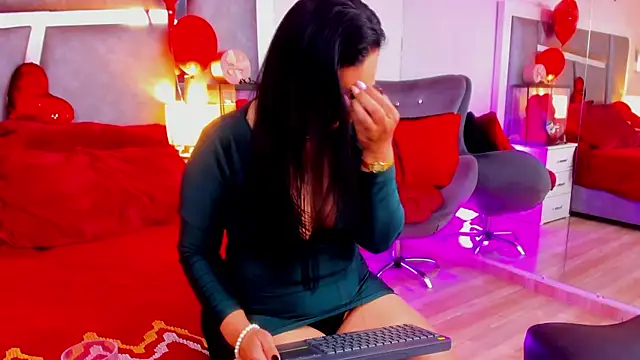 Evangeline Taylorr online show from February 18, 2025, 8:58 pm