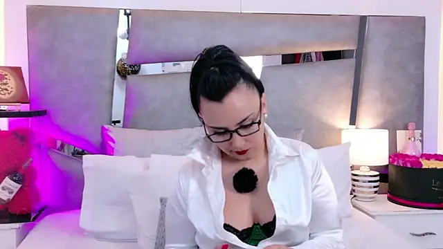 Evangeline Taylorr online show from April 9, 2026, 1:49 pm