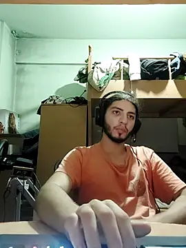 kleineid77 online show from October 28, 2025, 10:01 pm