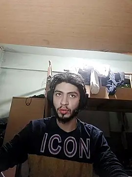 kleineid77 online show from December 13, 2025, 9:53 pm