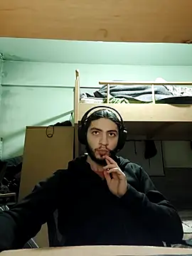 kleineid77 online show from December 16, 2025, 5:51 pm