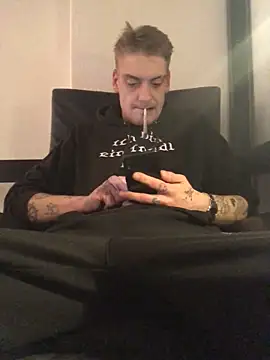 Simboxxx040 online show from December 19, 2024, 9:17 pm