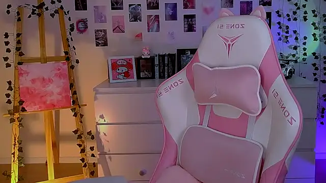 AliceCharmy online show from February 3, 2025, 1:30 pm