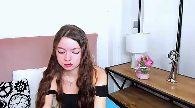 GraceLips online show from February 5, 2025, 11:34 am