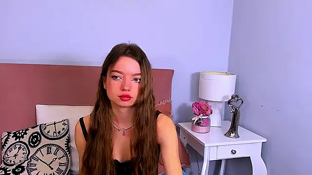 GraceLips online show from March 17, 2025, 6:40 am