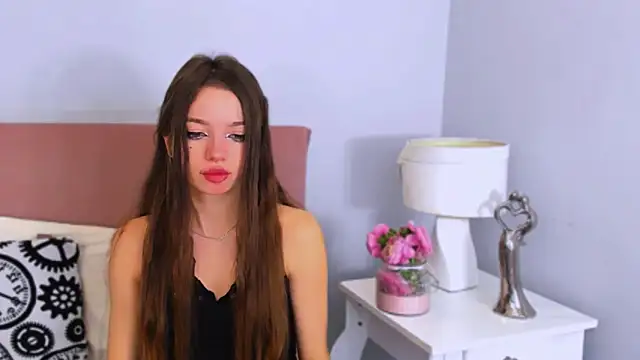 GraceLips online show from October 19, 2025, 5:57 pm