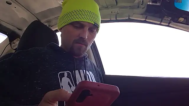 Snapshot of VitaminDrewFl chatting on February 3, 2026, 4:01 pm VitaminDrewFl online show from February 3, 2026, 4:01 pm