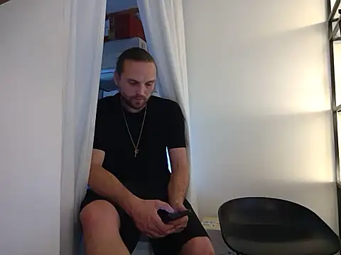 Snapshot of VitaminDrewFl chatting on March 22, 2026, 7:39 pm VitaminDrewFl online show from March 22, 2026, 7:39 pm