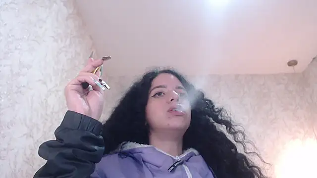 Snapshot of EmmaCowperr chatting on January 7, 2025, 3:35 am EmmaCowperr online show from January 7, 2025, 3:35 am