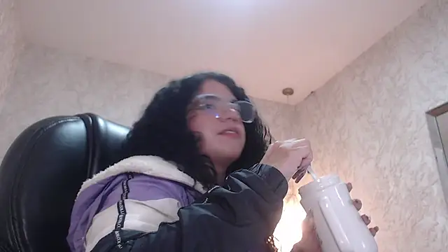 Snapshot of EmmaCowperr chatting on January 9, 2025, 10:41 am EmmaCowperr online show from January 9, 2025, 10:41 am