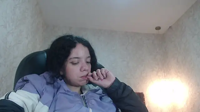 Snapshot of EmmaCowperr chatting on January 16, 2025, 6:37 pm EmmaCowperr online show from January 16, 2025, 6:37 pm