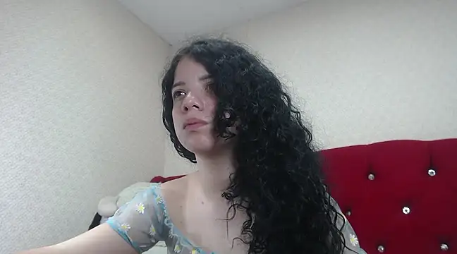 Snapshot of EmmaCowperr chatting on February 11, 2025, 11:32 am EmmaCowperr online show from February 11, 2025, 11:32 am