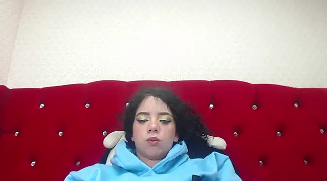 Snapshot of EmmaCowperr chatting on February 11, 2025, 2:35 pm EmmaCowperr online show from February 11, 2025, 2:35 pm