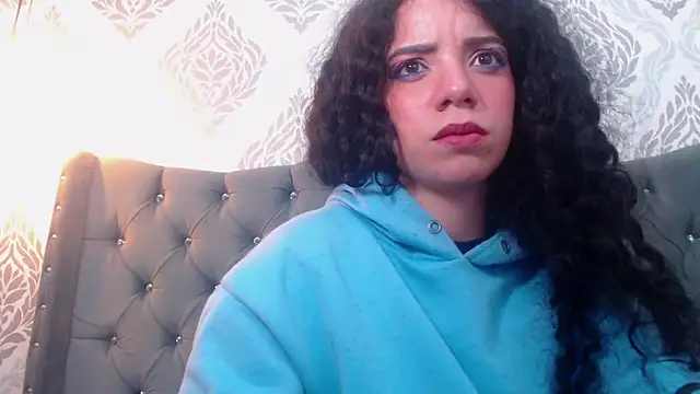 Snapshot of EmmaCowperr chatting on February 20, 2025, 4:14 pm EmmaCowperr online show from February 20, 2025, 4:14 pm