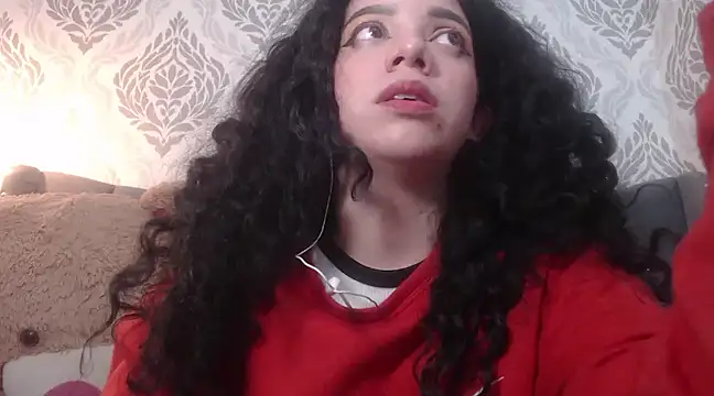 Snapshot of EmmaCowperr chatting on February 24, 2025, 4:47 pm EmmaCowperr online show from February 24, 2025, 4:47 pm