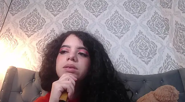 Snapshot of EmmaCowperr chatting on March 10, 2025, 8:56 pm EmmaCowperr online show from March 10, 2025, 8:56 pm