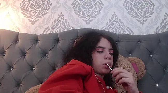 Snapshot of EmmaCowperr chatting on March 11, 2025, 12:00 am EmmaCowperr online show from March 11, 2025, 12:00 am