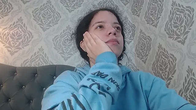 Snapshot of EmmaCowperr chatting on March 15, 2025, 5:37 pm EmmaCowperr online show from March 15, 2025, 5:37 pm