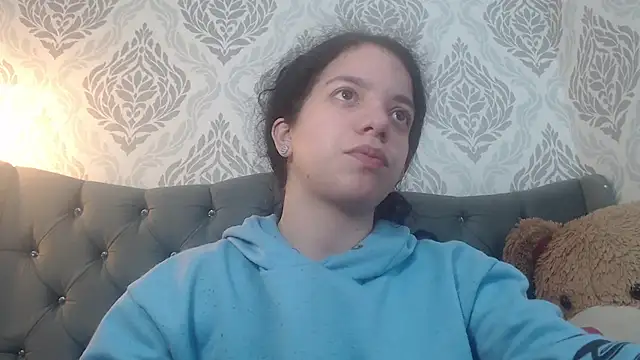 Snapshot of EmmaCowperr chatting on March 15, 2025, 8:43 pm EmmaCowperr online show from March 15, 2025, 8:43 pm