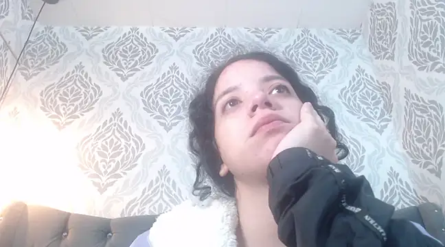 Snapshot of EmmaCowperr chatting on March 19, 2025, 12:12 pm EmmaCowperr online show from March 19, 2025, 12:12 pm