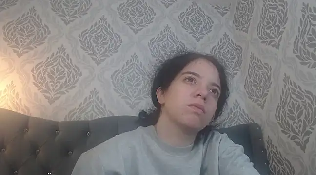 Snapshot of EmmaCowperr chatting on March 22, 2025, 5:41 pm EmmaCowperr online show from March 22, 2025, 5:41 pm