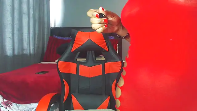 Fiercefoxxy online show from November 10, 2025, 9:41 am