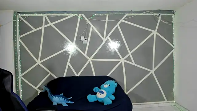 oliverhot2005 online show from December 11, 2024, 9:34 pm