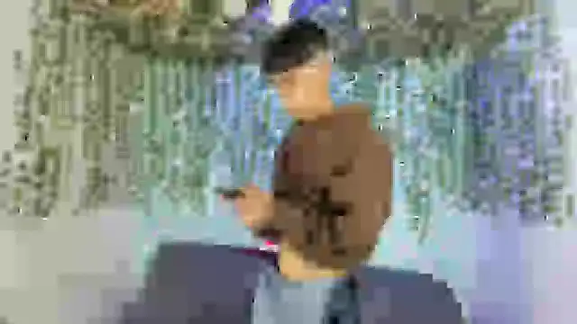 oliverhot2005 online show from September 26, 2025, 8:13 pm