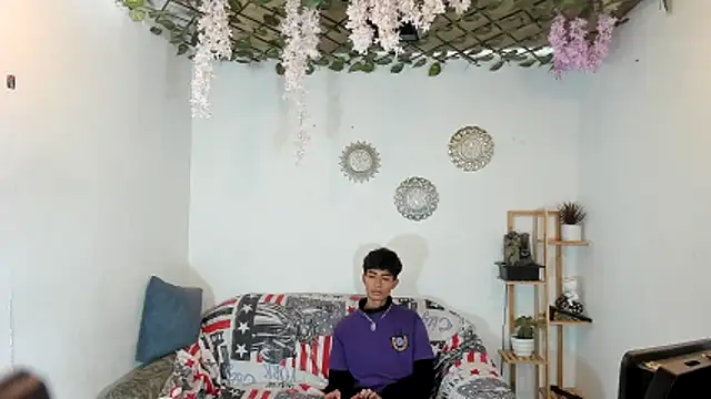 oliverhot2005 online show from November 14, 2025, 1:54 pm