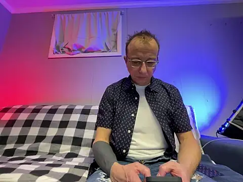 mouser21212 online show from January 13, 2025, 9:31 pm