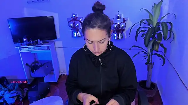 Snapshot of LucyStrike_ chatting on July 3, 2026, 1:56 am LucyStrike online show from July 3, 2026, 1:56 am