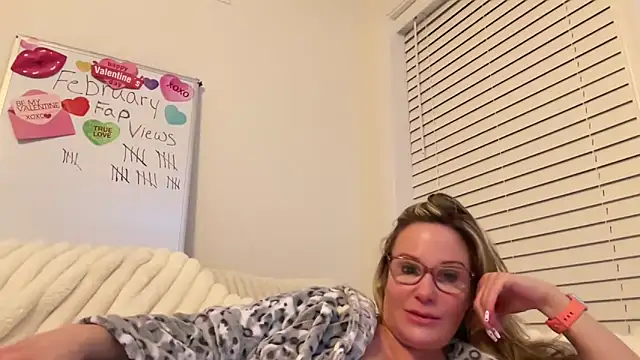 Milf Goddess online show from February 24, 2025, 3:44 am