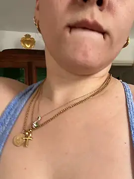 Snapshot of Luccreccia_ chatting on March 12, 2026, 11:38 am Luccreccia online show from March 12, 2026, 11:38 am