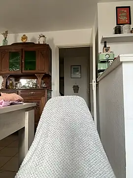 Snapshot of Luccreccia_ chatting on March 26, 2026, 9:37 am Luccreccia online show from March 26, 2026, 9:37 am