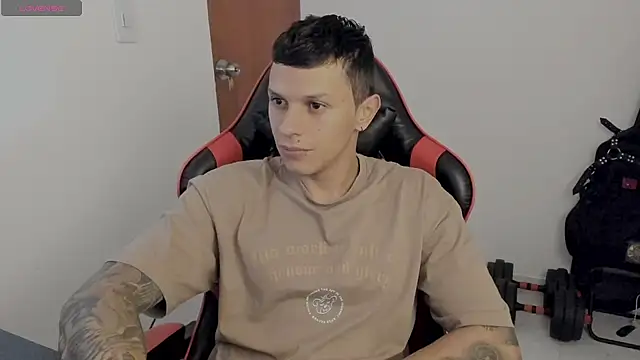 Snapshot of davebrow chatting on October 17, 2025, 9:17 pm davebrow online show from October 17, 2025, 9:17 pm