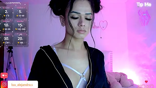 alee lenoxx online show from January 27, 2025, 11:00 am